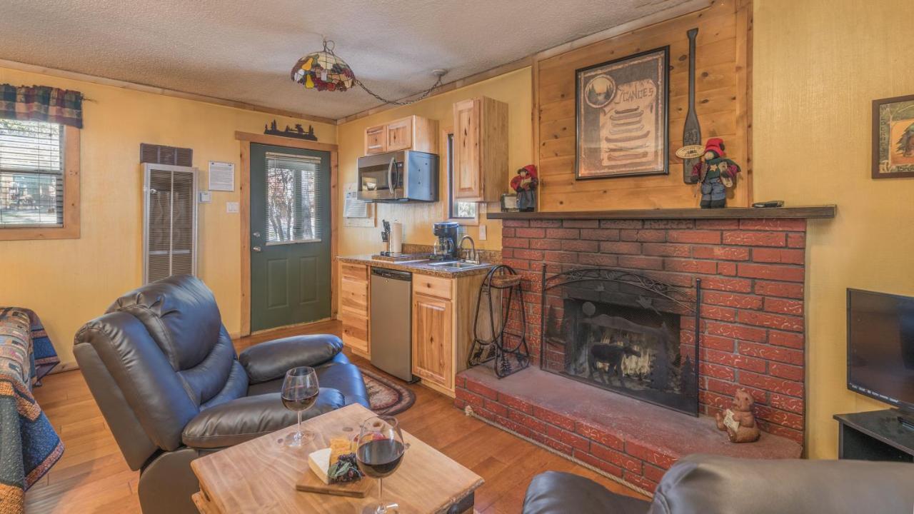 Whispering Pine Cabins Руидозо Экстерьер фото