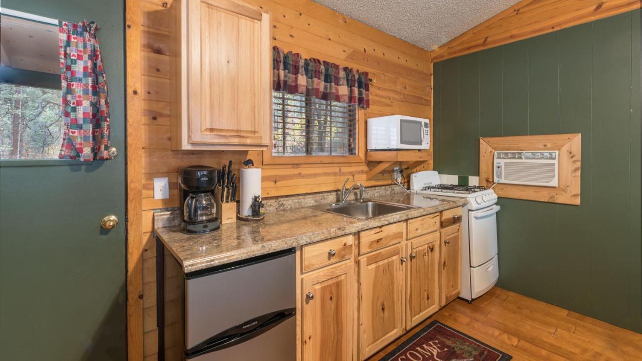 Whispering Pine Cabins Руидозо Экстерьер фото