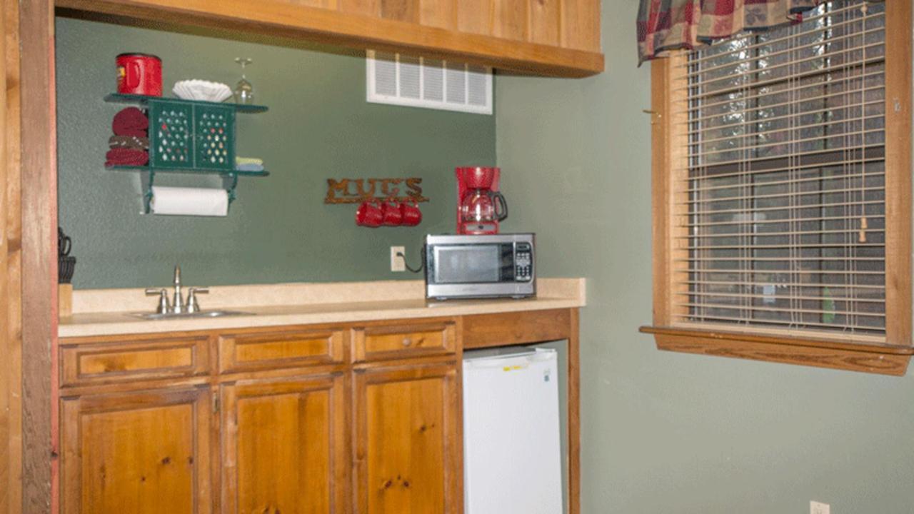 Whispering Pine Cabins Руидозо Экстерьер фото
